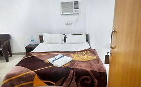 Staymaker Hotel Raj Ganga